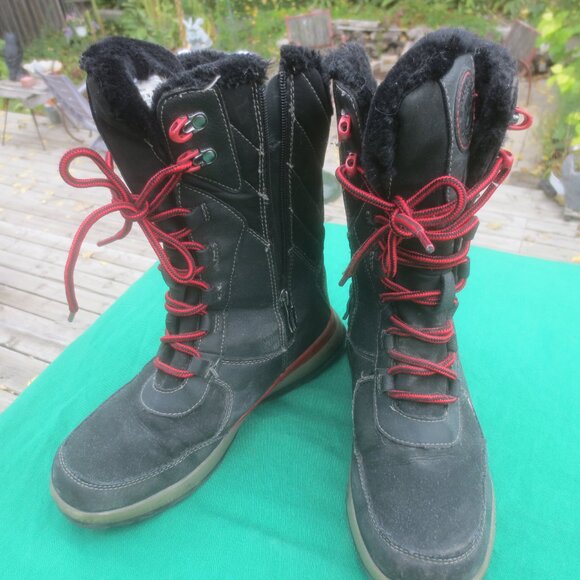 Women's Aquatherm Canada Winter Boots by Santana Canada - Size 7. - Picture 2 of 14
